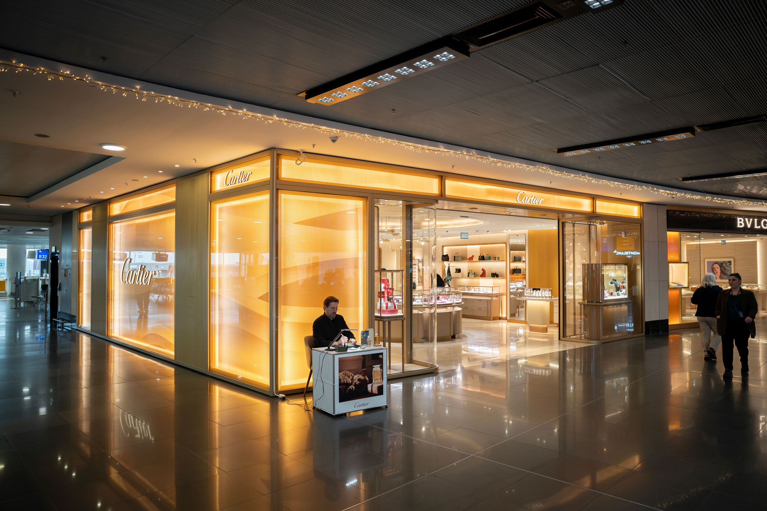 FRA_Cartier_Gravuraktion_Web_E598084