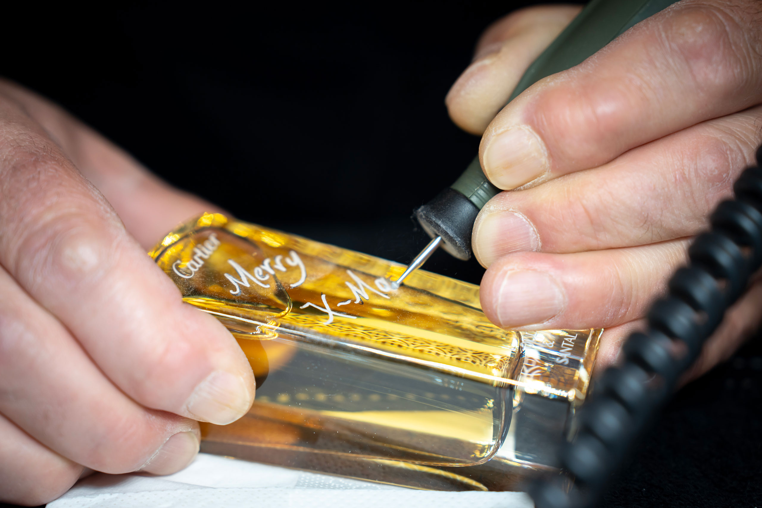 FRA_Cartier_Gravuraktion_Web_E598102