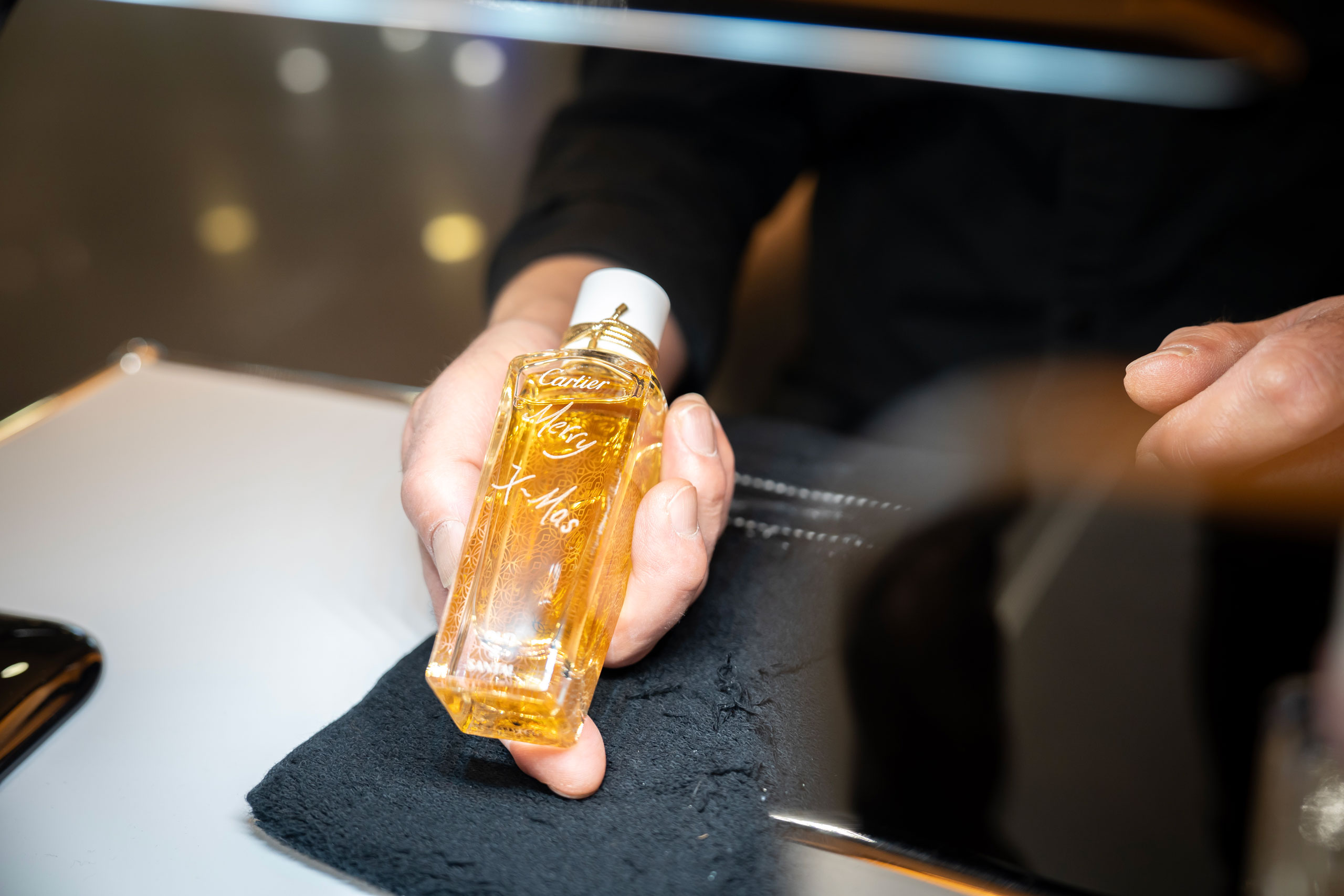 FRA_Cartier_Gravuraktion_Web_E598159