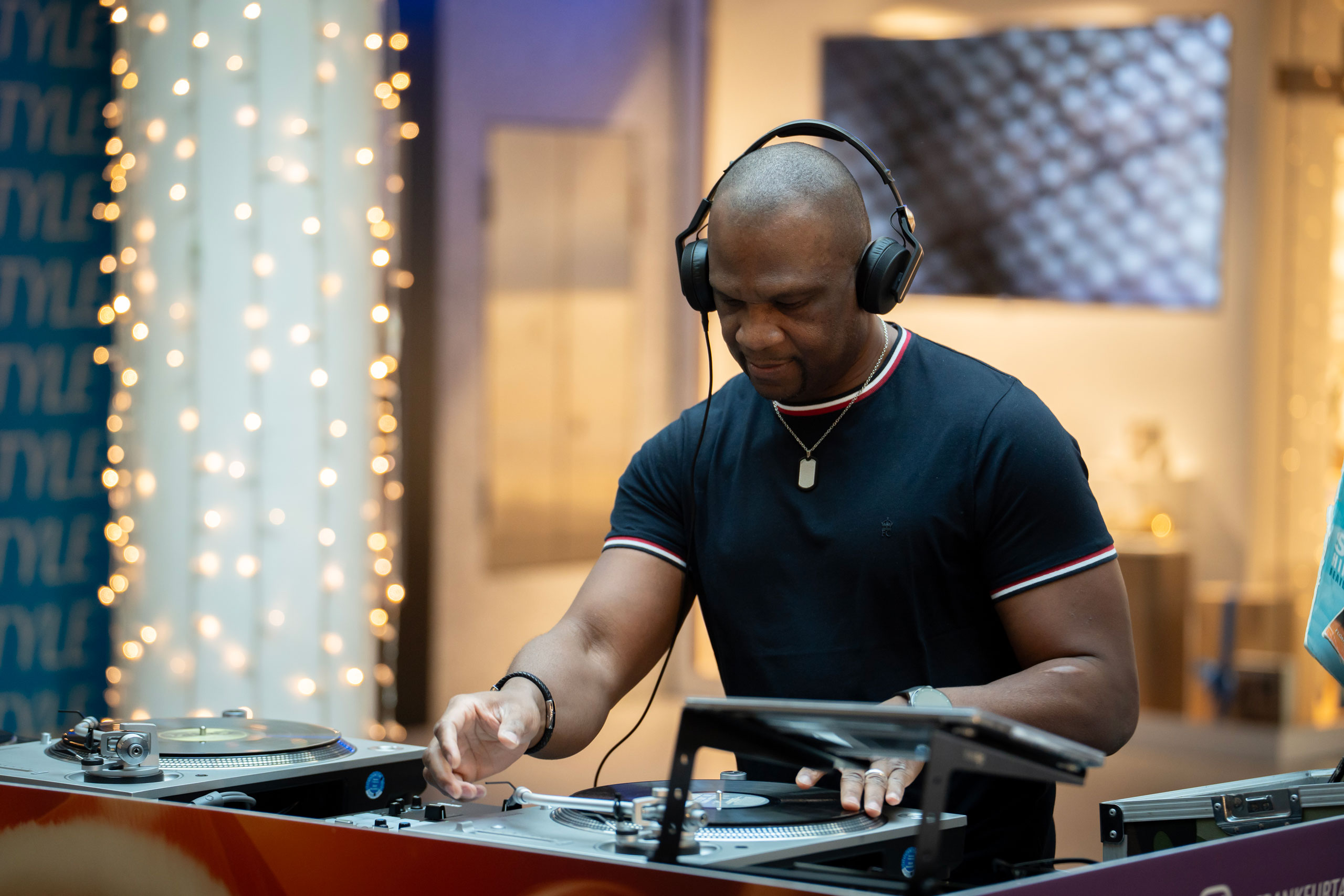 FRA_Weihnachtskampagne_DJs_Web_DSC9582